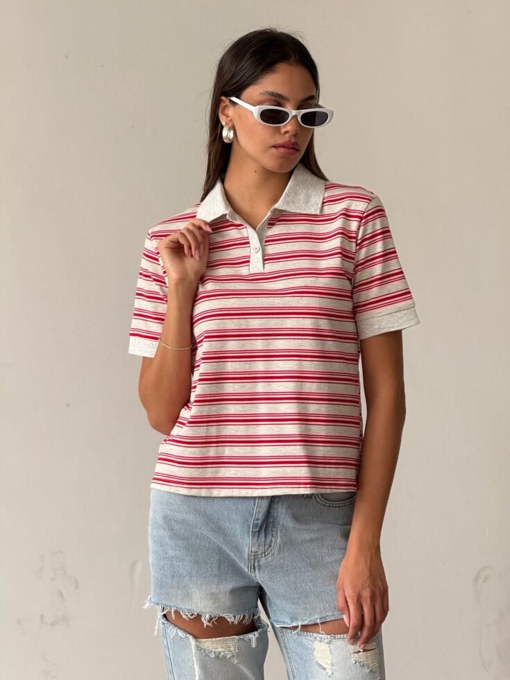 חולצת נילי אדומה