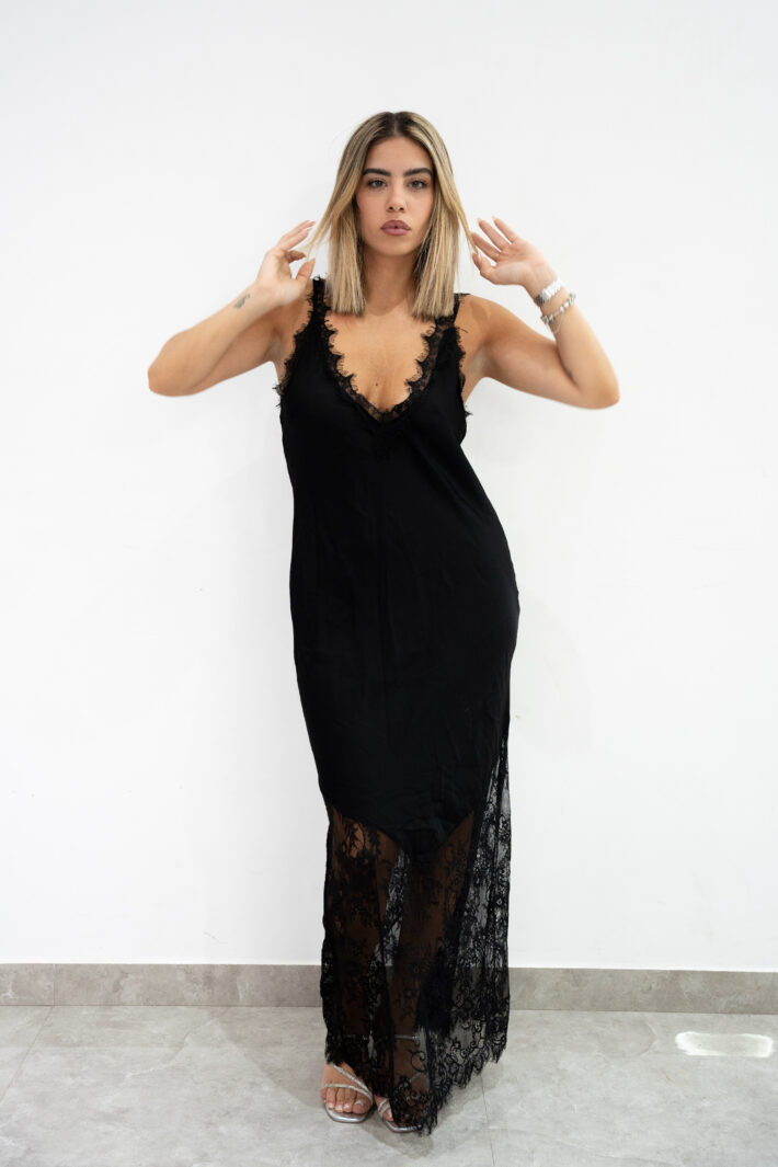 שמלה מקסי שחורה (1) שמלה מקסי שחורה (1)