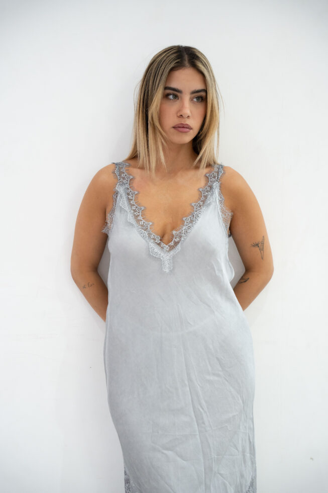 שמלה מקסי תכלת אפור (1) שמלה מקסי תכלת אפור (1)