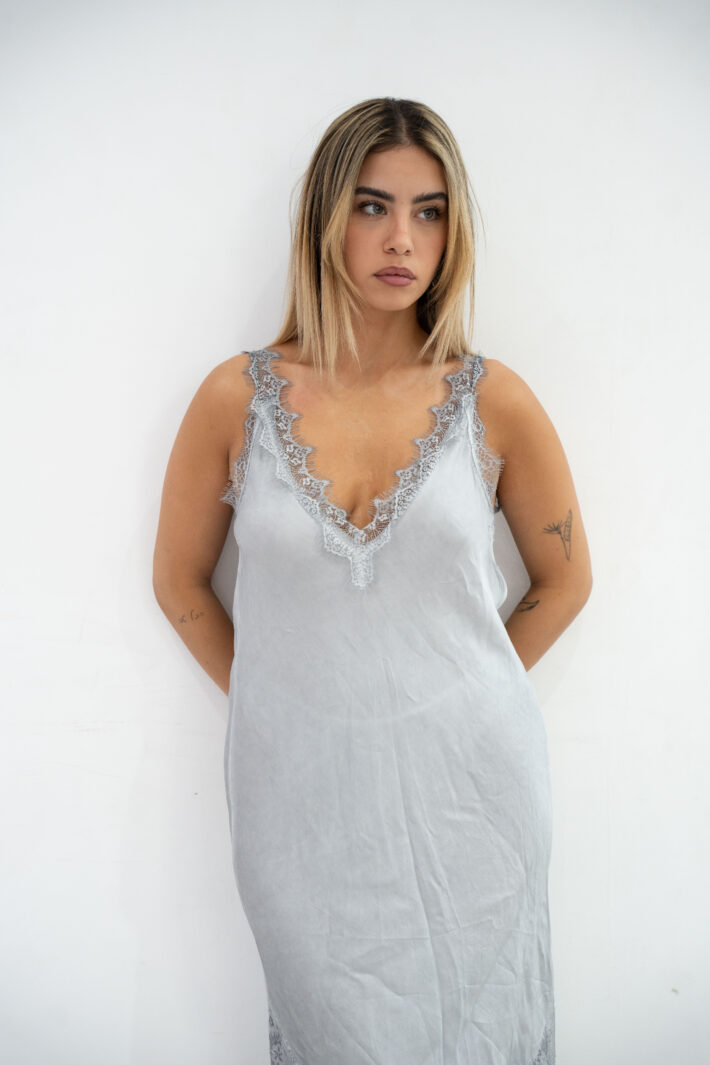 שמלה מקסי תכלת אפור (1) שמלה מקסי תכלת אפור (1)