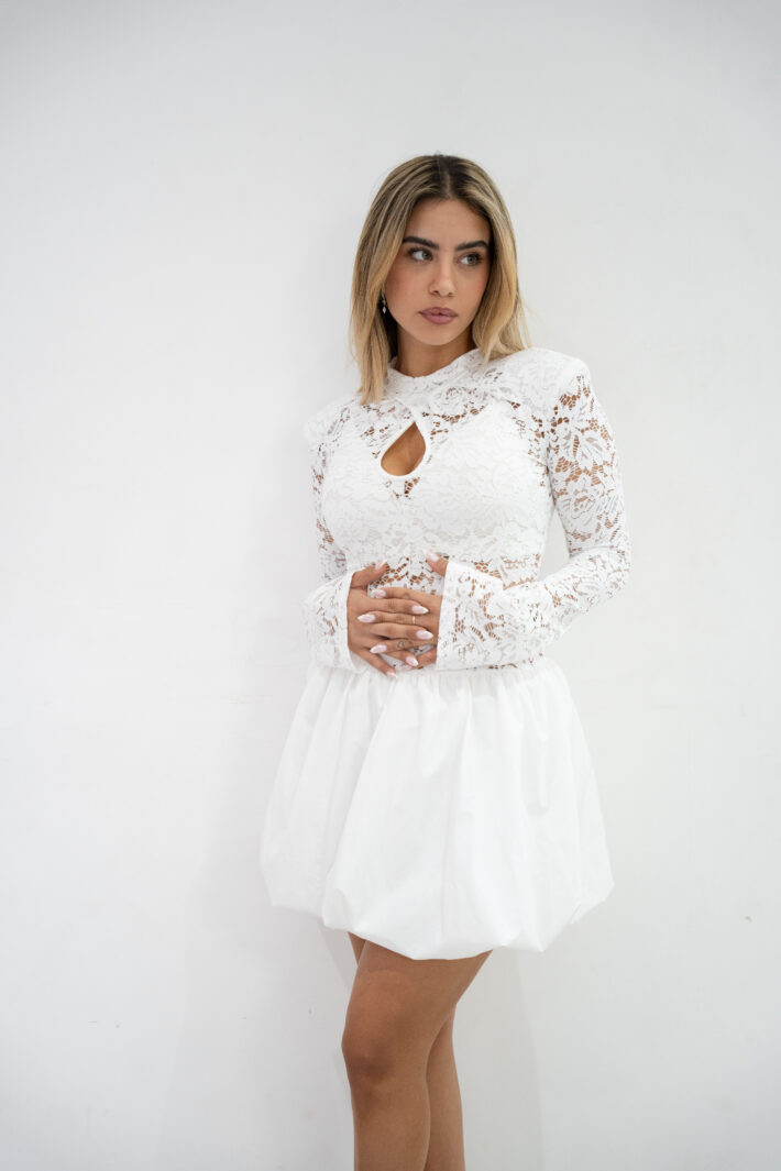 שמלת תחרה לבנה שמלת תחרה לבנה